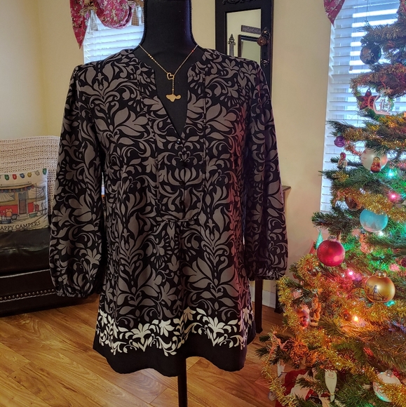 🦋3/$20🦋 Ann Taylor Loft Blouse - Picture 3 of 5